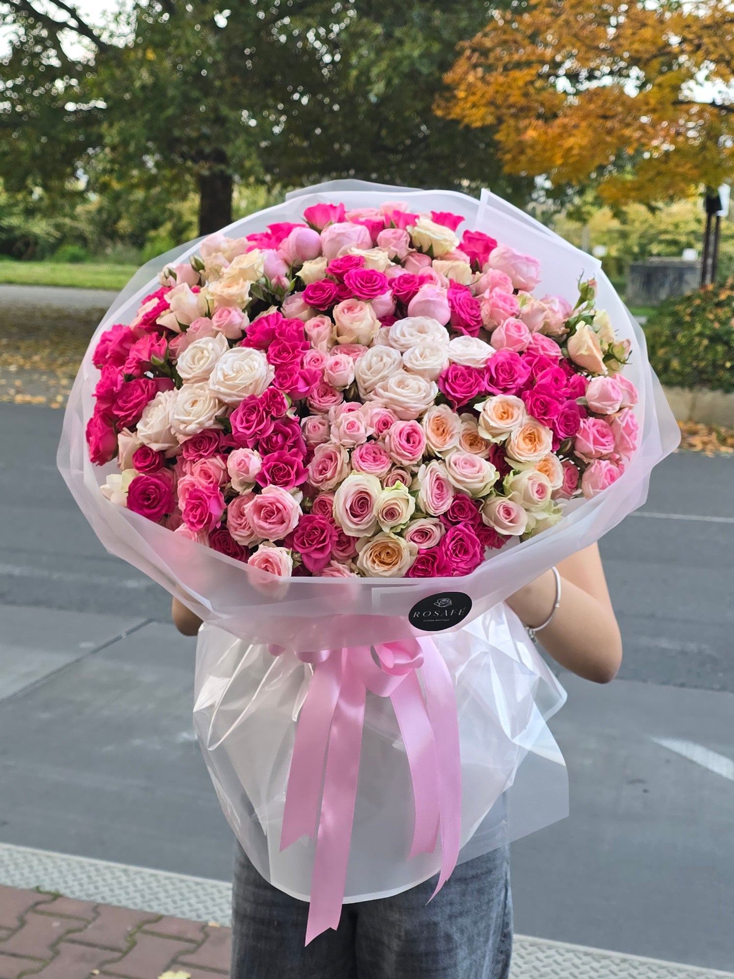 Kytice z růží keřových – růžovo a krémová kombinace