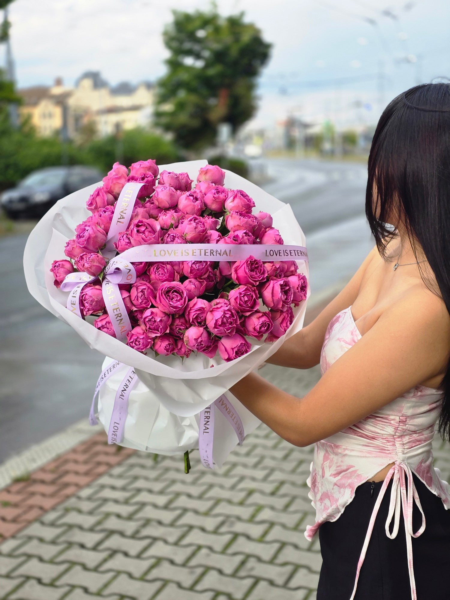 Luxusní kytice 25 růžových trsových růží – prémiová řada