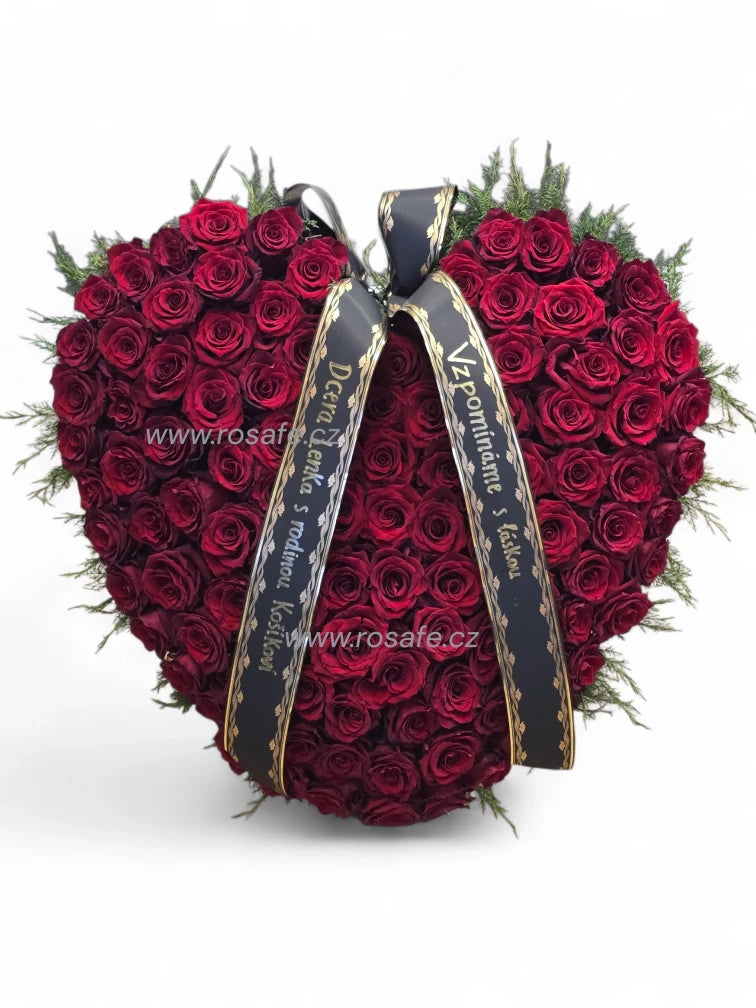 Smuteční srdce plné ze 100 čerstvých růží
