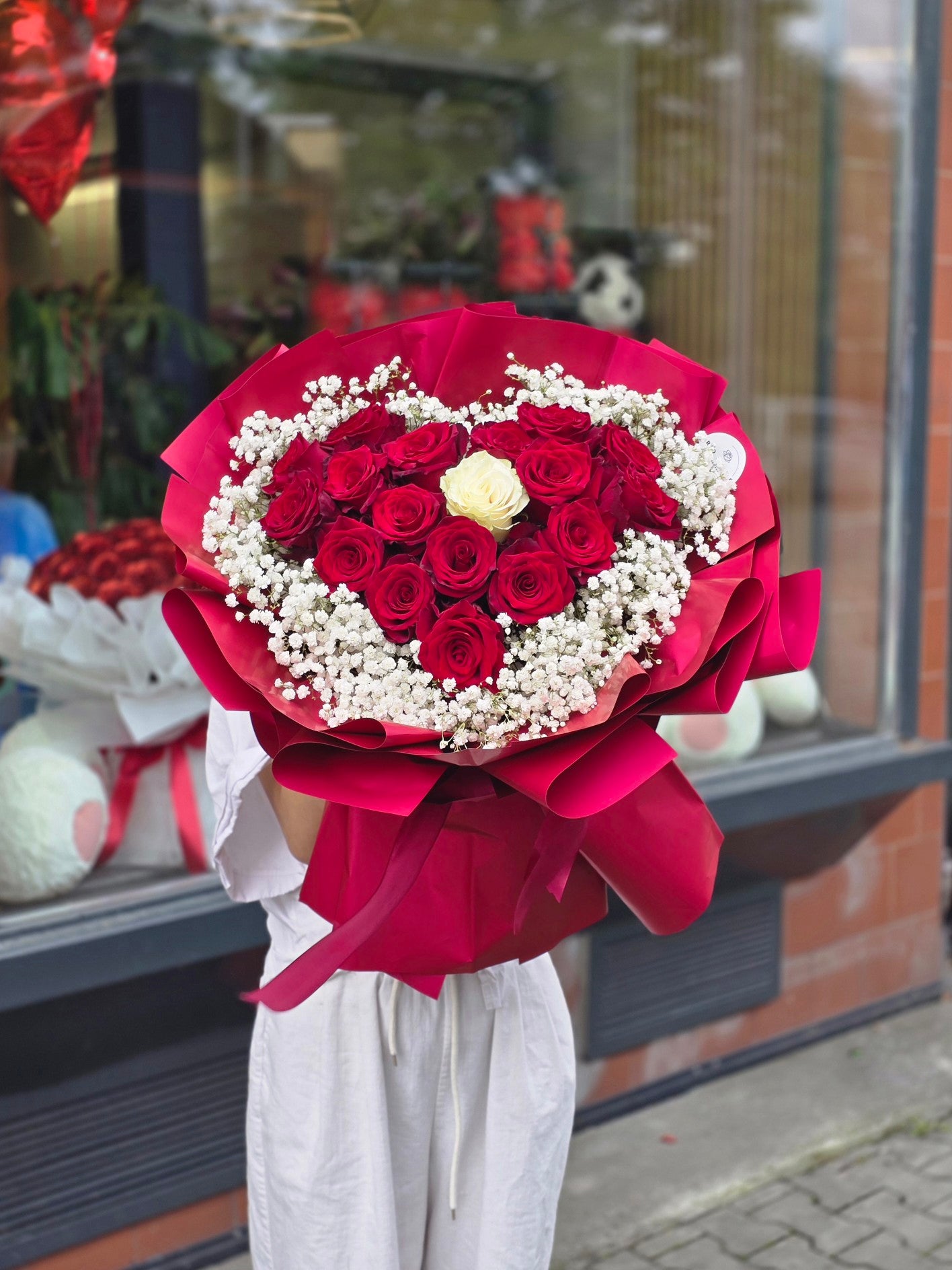 Kytice 18 růží ve tvaru srdce