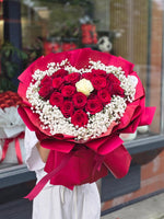 Kytice 18 růží ve tvaru srdce – Luxusní dárek z lásky | Rosafé