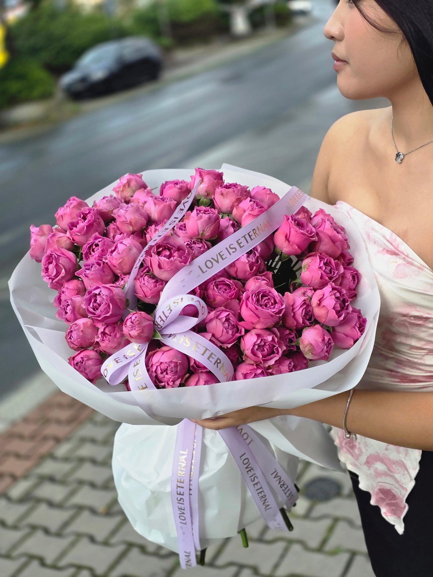 Luxusní kytice 25 růžových trsových růží 