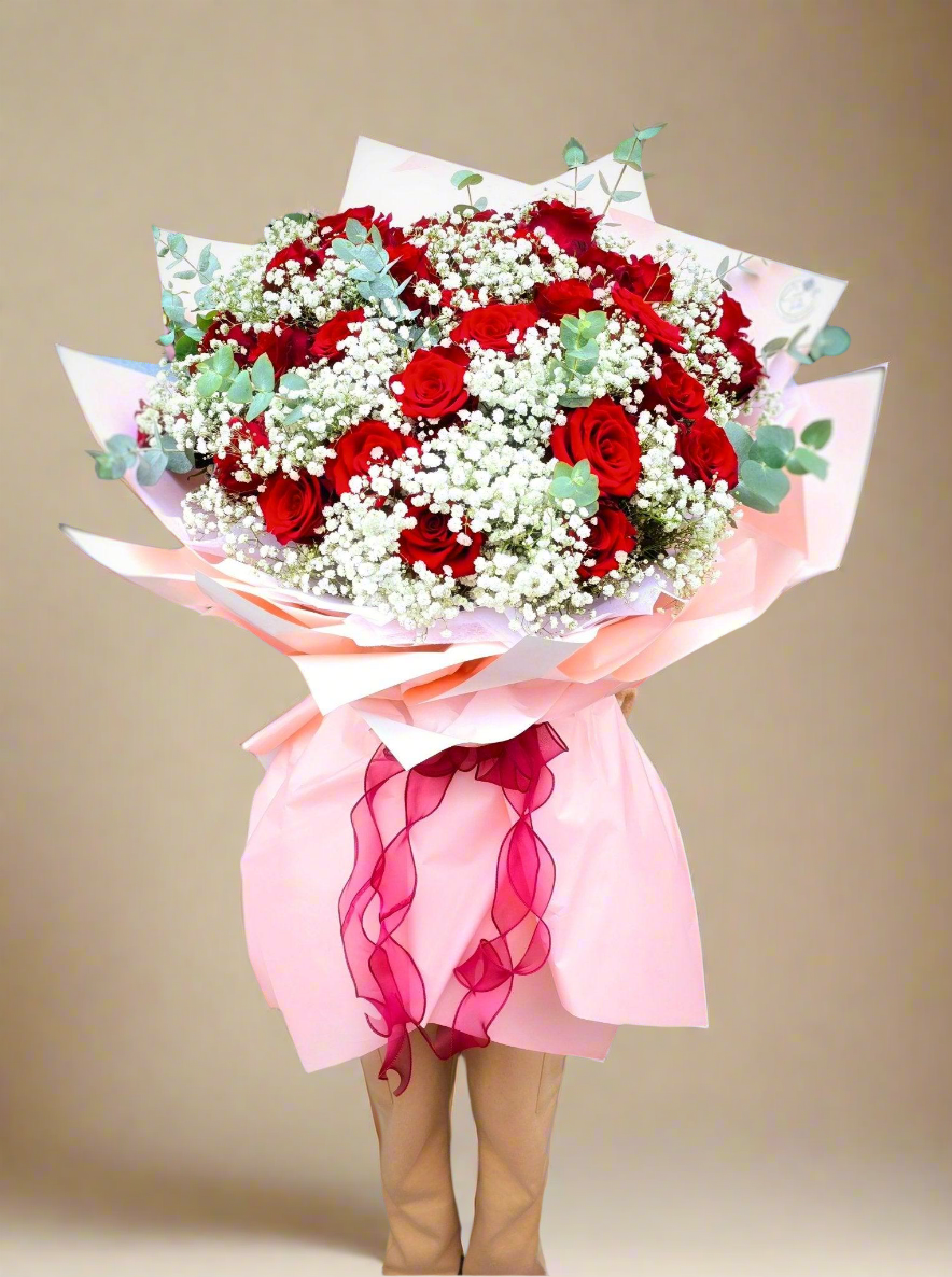 A bouquet of shining roses