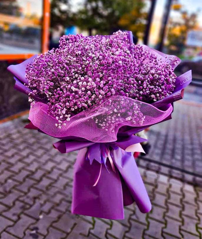 Kytice gypsophily fialová s papírem - Černá Růže