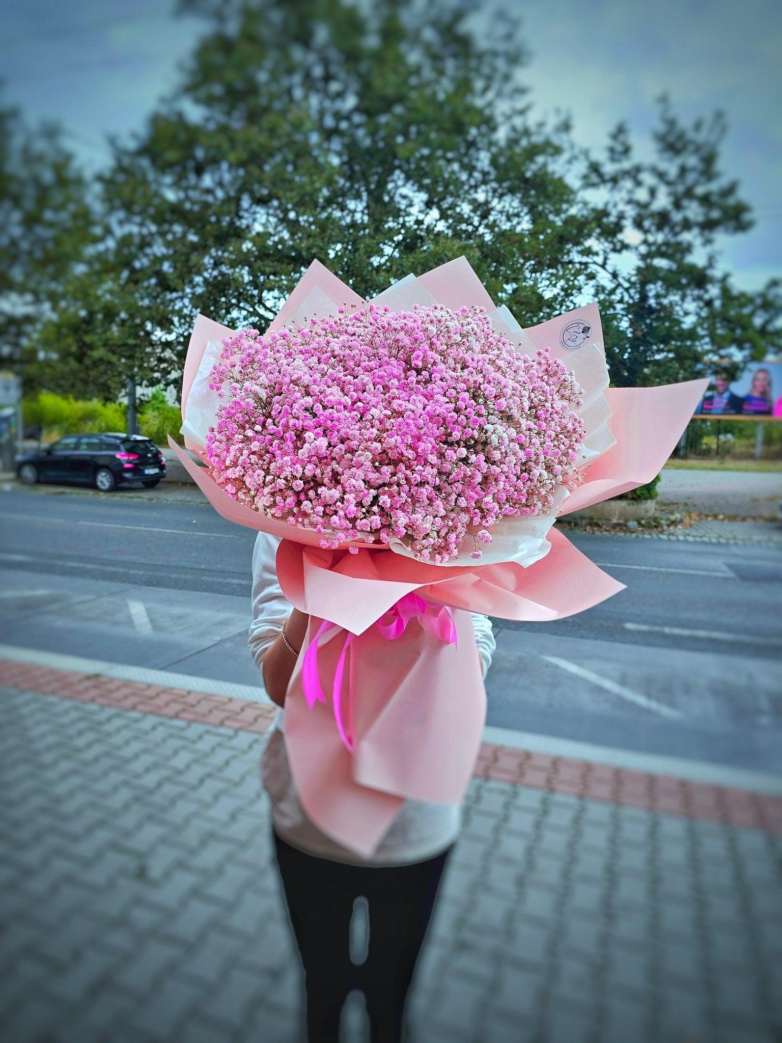 Kytice gypsophily s papírem - Černá Růže