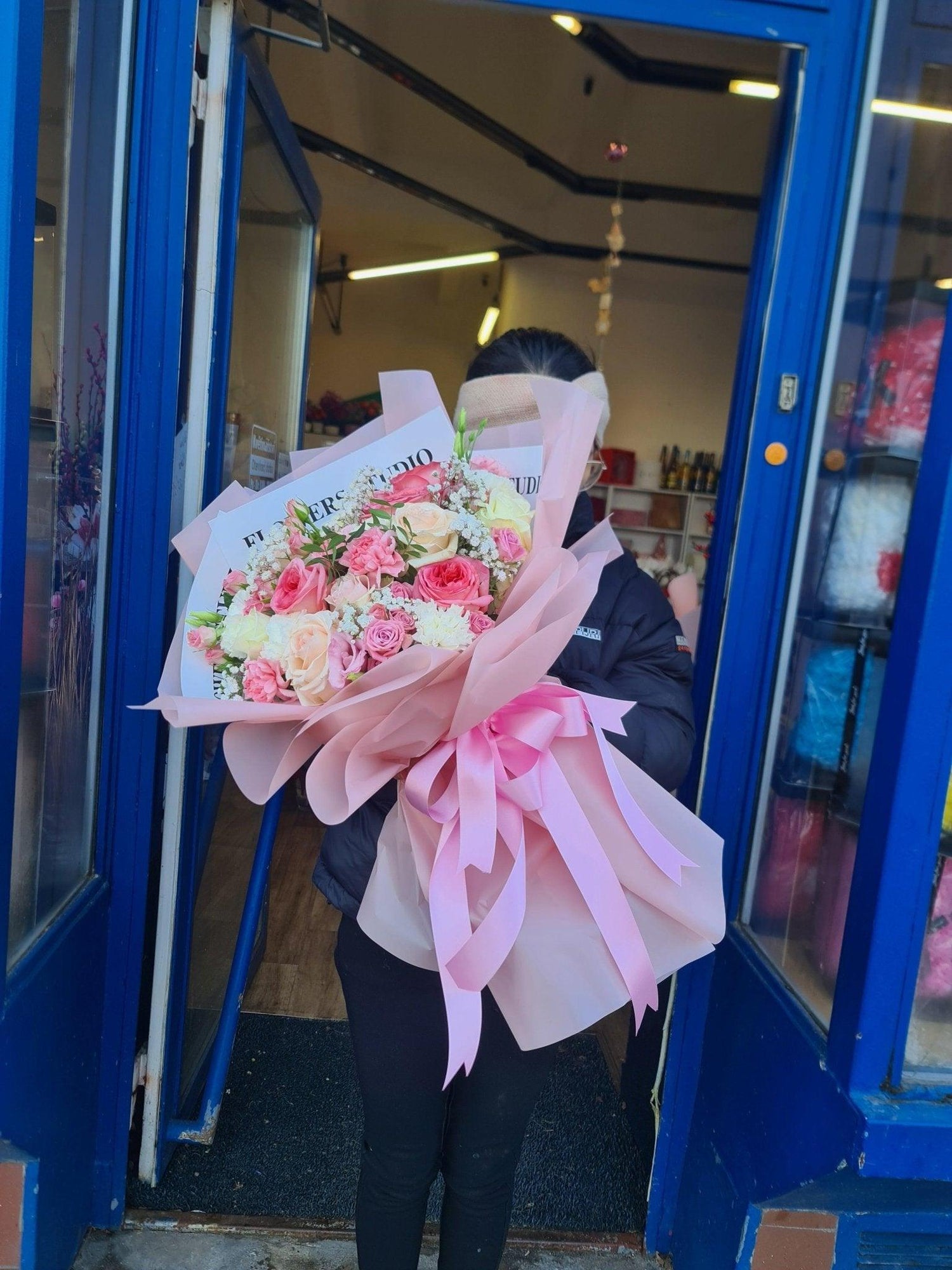 kytice mixy se hezkou papíru - Černá Růže