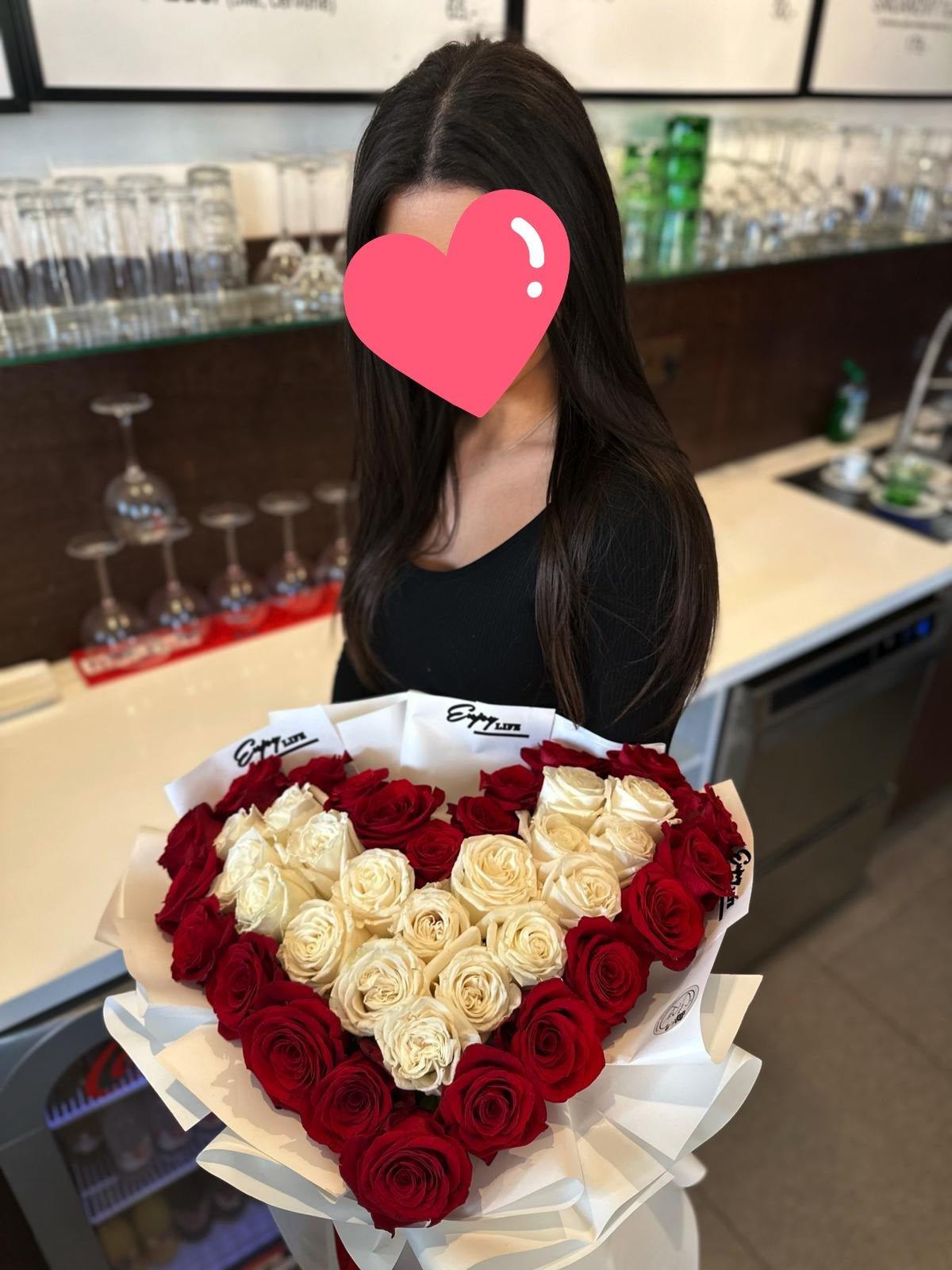 Kytice růží ve srdcem - Černá Růže