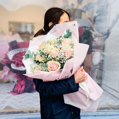 Kytice růžový růže se gypsophilou - Černá Růže