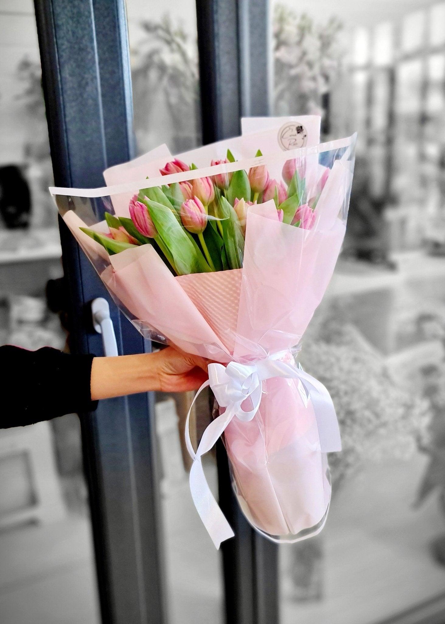 Kytice růžových tulipánů s papírem - Černá Růže