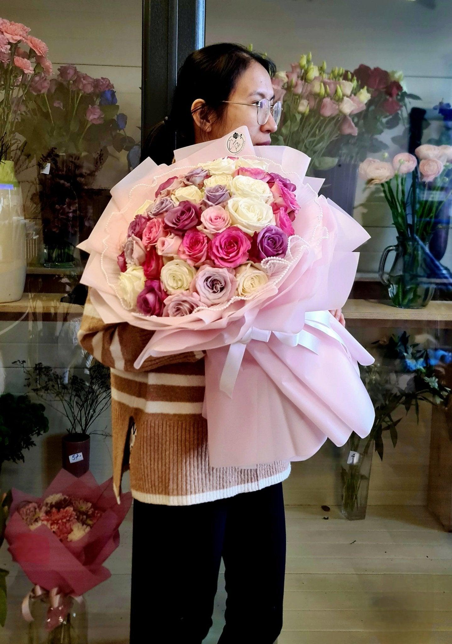 Míchaná barevná růže - Černá Růže