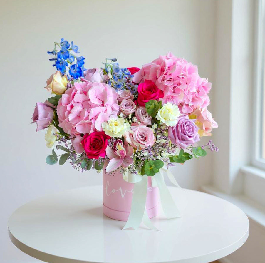 Luxurious flower box with roses and hydrangea