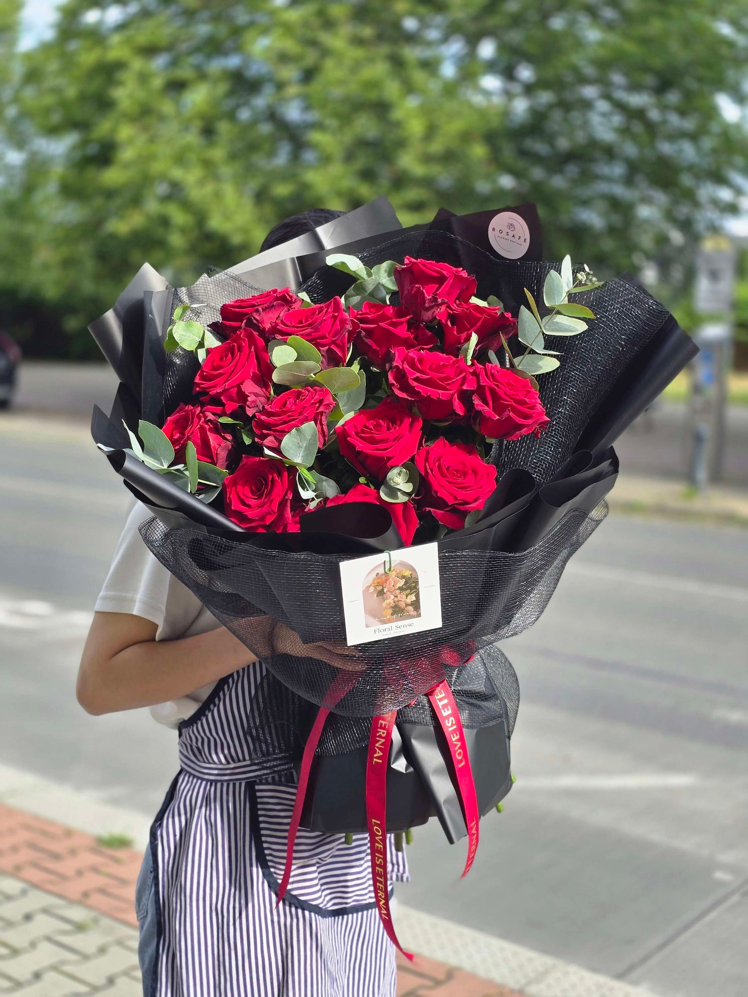 Bouquet of red roses from Ecuador 